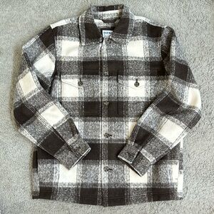 NWT old navy men’s shirt jacket in a size M